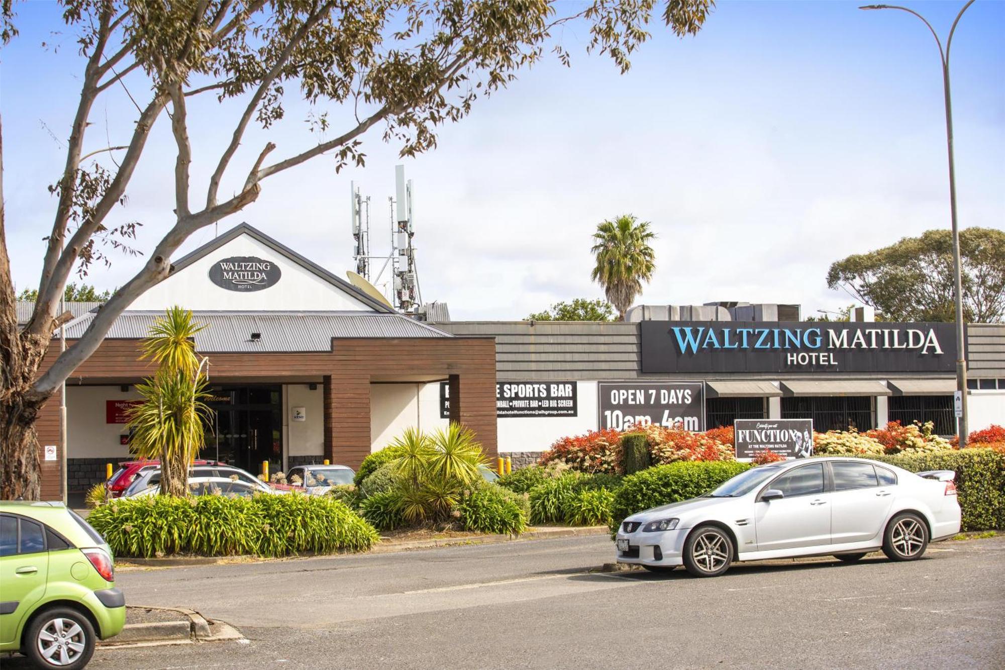 Hotel Nightcap At Waltzing Matilda Springvale